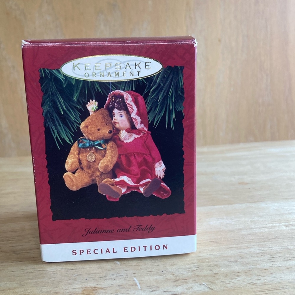 Hallmark Keepsake Ornament Julianne & Teddy